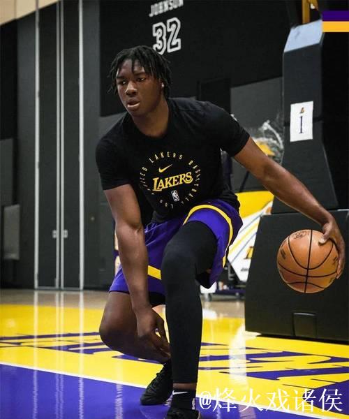 湖人为何为蒂耶罗硬抢一球?这不仅是抢球,更是两代人的遗憾解脱 湖人为何为蒂耶罗硬抢一球?这不仅是抢球,更是两代人的遗憾解脱