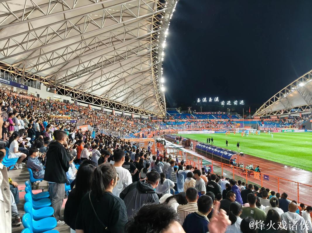 永州：万人齐聚市体育场 共襄观赛盛况