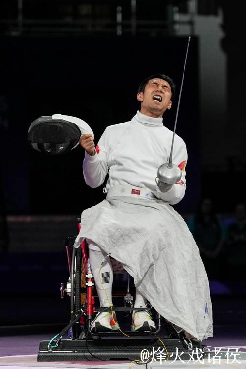 坐轮椅的击剑勇士 坐轮椅的击剑勇士